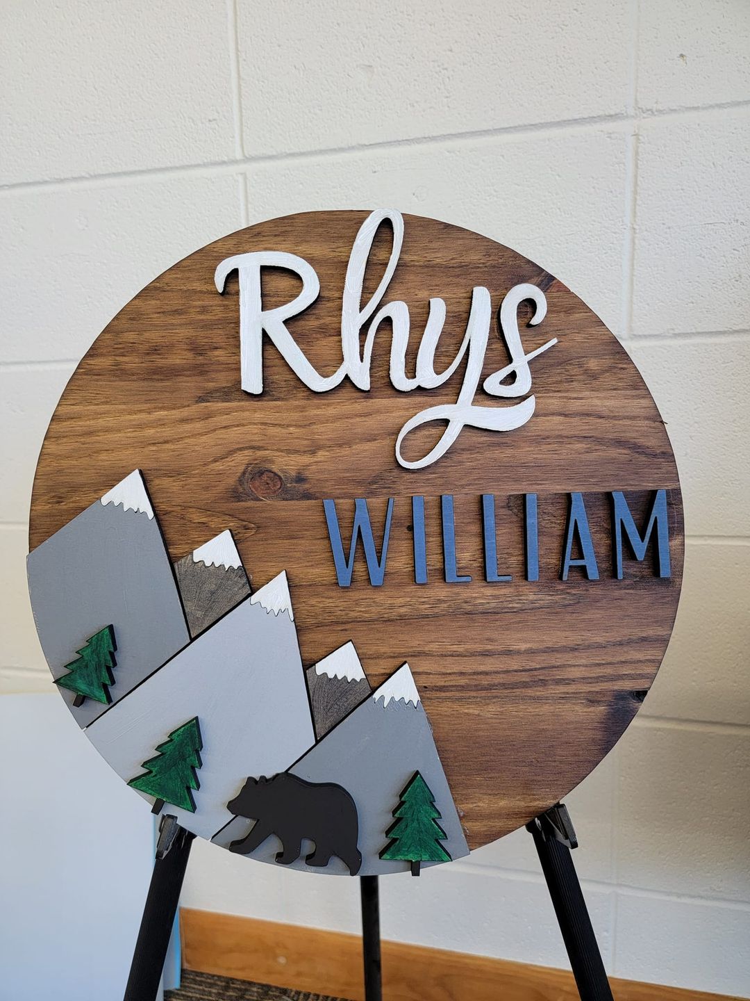 Round wood mountain sign